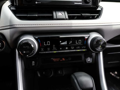 Used 2020 Toyota RAV4 XLE w/ Convenience Package FWD image 24