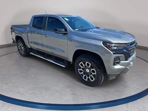 Used 2024 Chevrolet Colorado Z71 w/ Z71 Convenience Package 2 AWD/4WD image 3