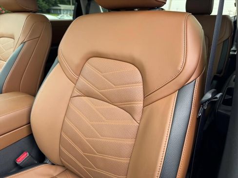 Certified 2025 Nissan Pathfinder Platinum w/ Cargo Package FWD image 10