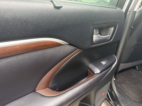 Used 2016 Toyota Highlander Limited image 48