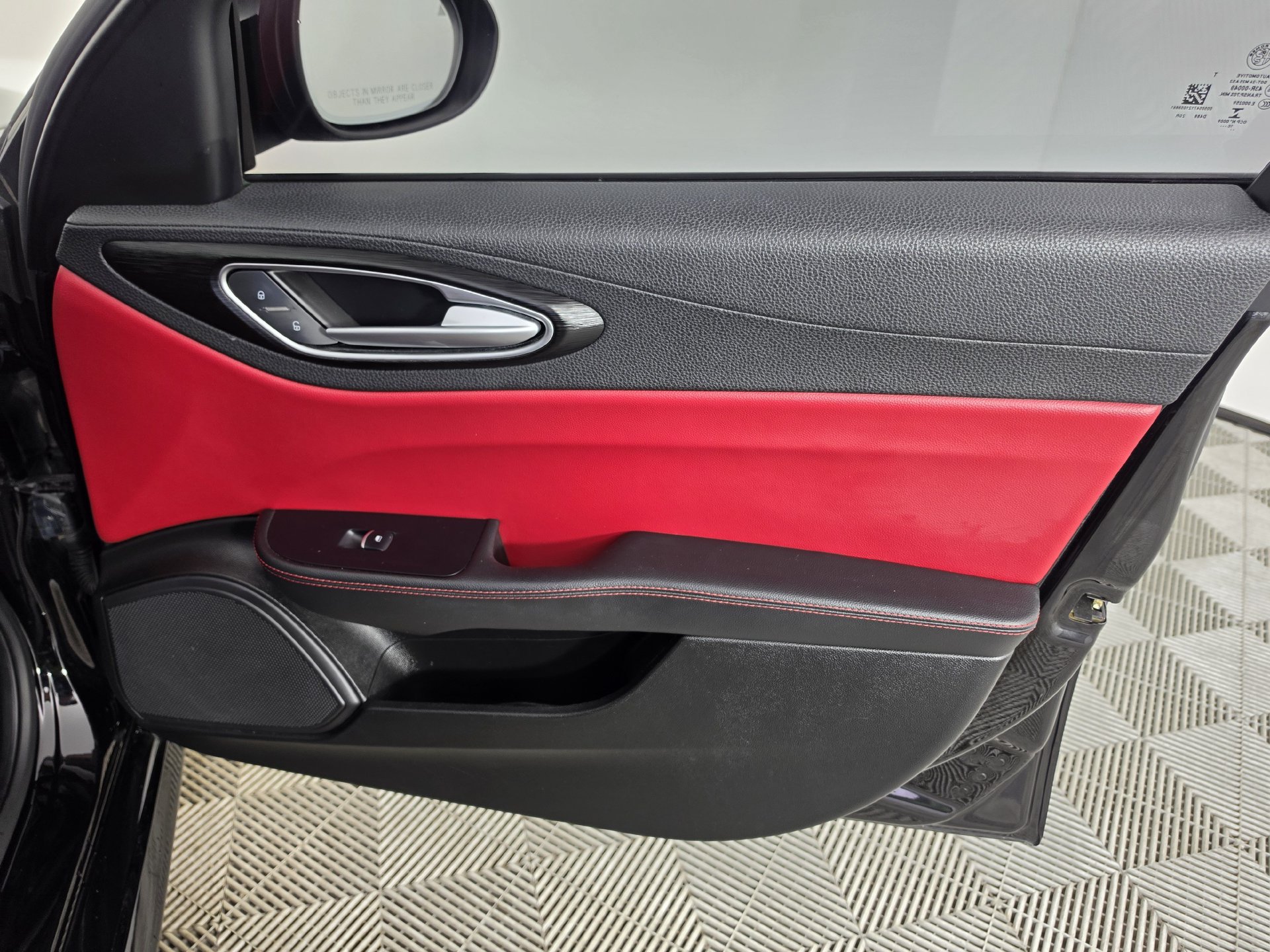Used 2017 Alfa Romeo Giulia RWD image 36