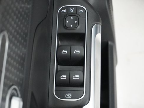 Used 2026 Mercedes-Benz GLB 250 image 15