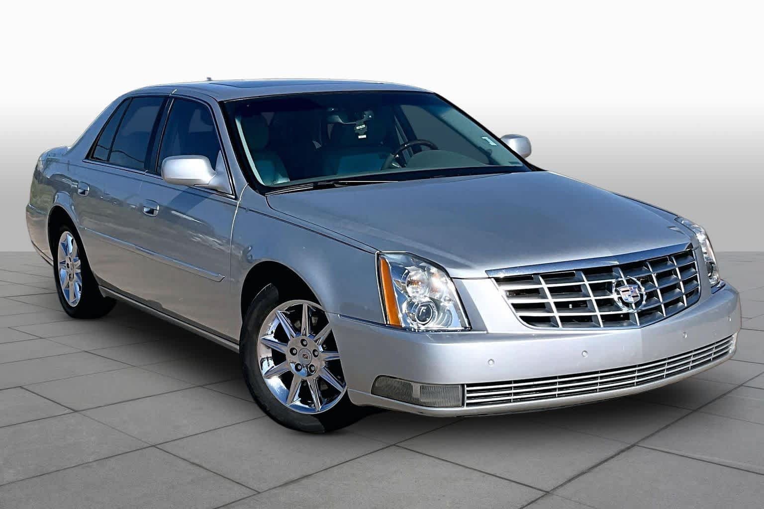 Used 2011 Cadillac DTS Luxury FWD image 2