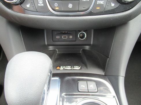 Used 2024 Chevrolet Equinox Premier FWD image 24