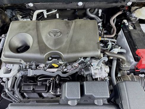 Used 2025 Toyota RAV4 XLE AWD/4WD image 38