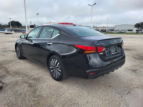 Used 2024 Nissan Altima 2.5 SV image 16