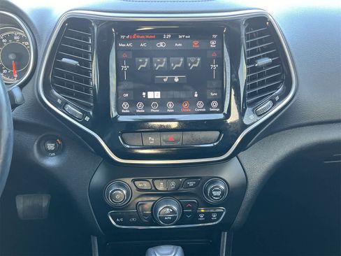 Used 2020 Jeep Cherokee Limited image 27