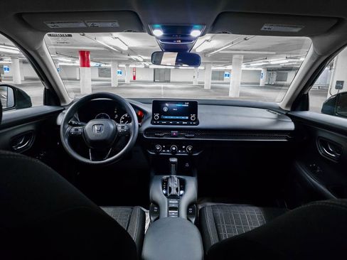 Used 2025 Honda HR-V LX image 3