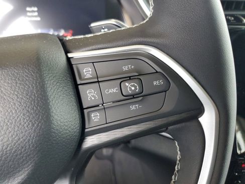 New 2025 Jeep Grand Cherokee Altitude AWD/4WD image 14