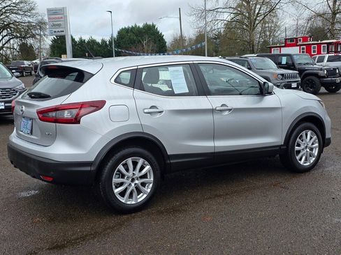 Used 2022 Nissan Rogue Sport S image 2