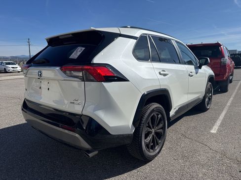 Used 2022 Toyota RAV4 SE w/ Convenience Package image 6