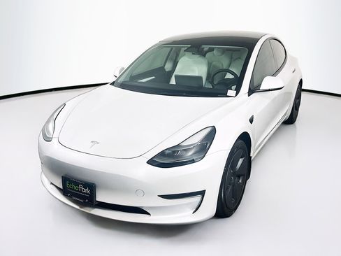 Used 2023 Tesla Model 3 Standard Range RWD image 3