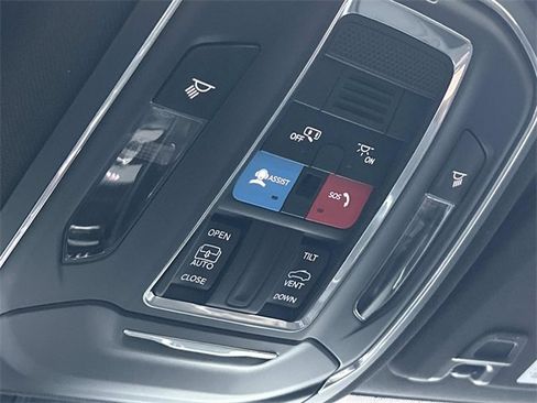 Used 2024 Jeep Grand Cherokee Laredo X image 24