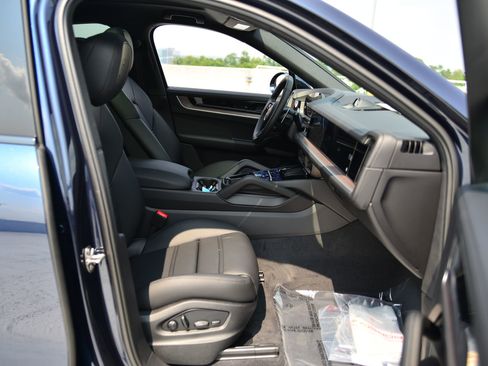 Certified 2026 Porsche Cayenne Coupe AWD image 22