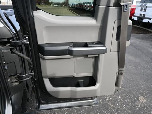 Used 2015 Ford F150 XLT w/ Equipment Group 302A Luxury image 17