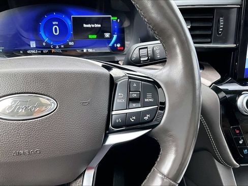 Used 2023 Ford Explorer Platinum w/ Technology Package RWD image 12