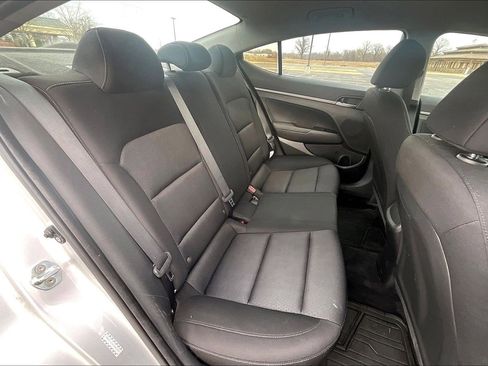 Used 2018 Hyundai Elantra SE image 16