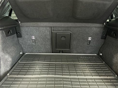 Certified 2024 Volvo XC40 B5 Plus w/ Protection Package Premier image 24