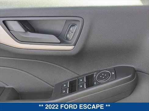 Used 2022 Ford Escape SE image 11