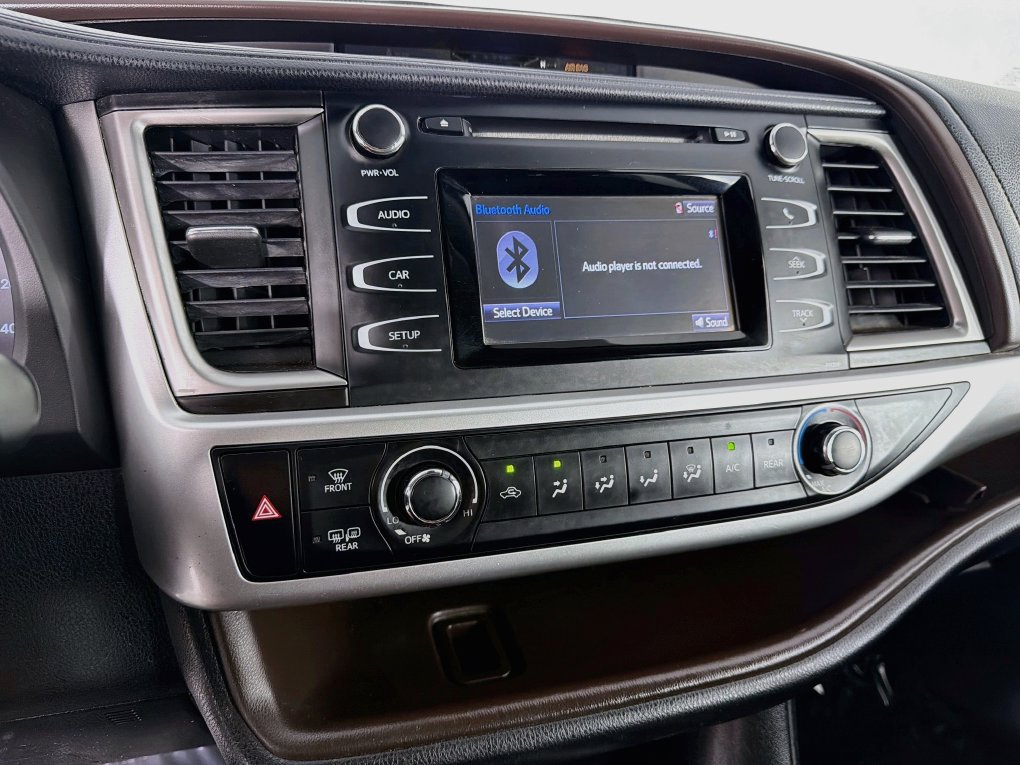 Used 2018 Toyota Highlander LE FWD image 19