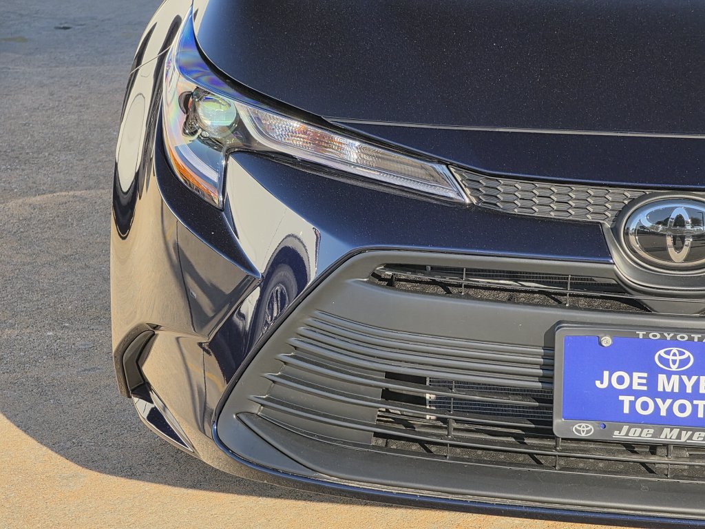 Used 2026 Toyota Corolla LE FWD image 5