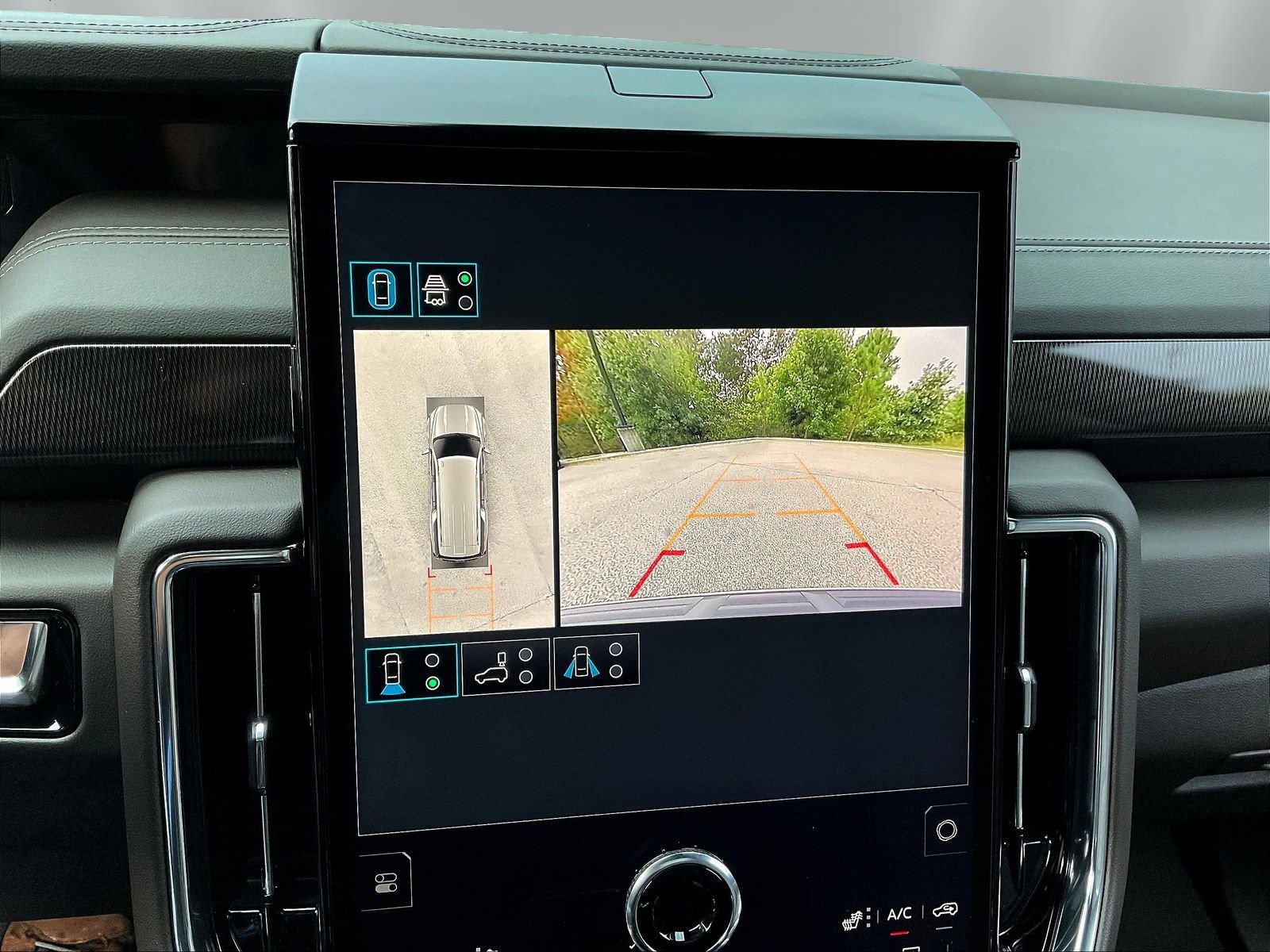 Used 2025 GMC Yukon XL Elevation w/ LPO, Floor Liner Package AWD/4WD image 16