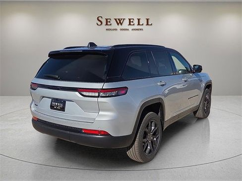 New 2025 Jeep Grand Cherokee Limited image 4