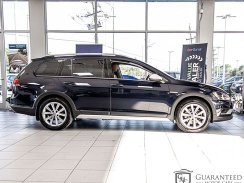 Used 2017 Volkswagen Golf Alltrack AWD/4WD image 9