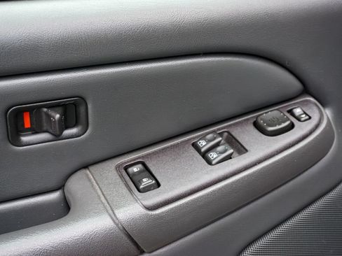 Used 2004 Chevrolet Silverado 2500 LS AWD/4WD image 48