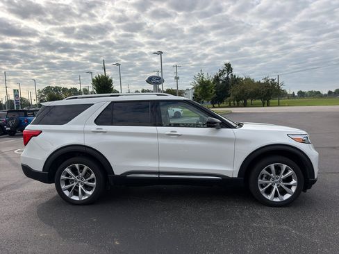 Used 2023 Ford Explorer Platinum w/ Technology Package AWD/4WD image 5