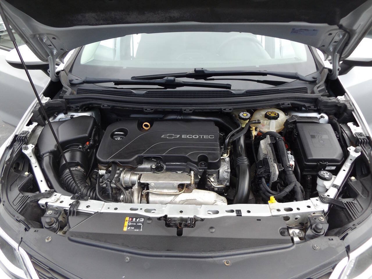 Used 2017 Chevrolet Cruze LS FWD image 30