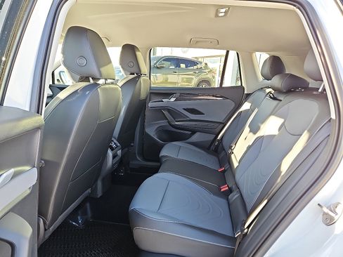 New 2026 Volkswagen Tiguan SE FWD image 11