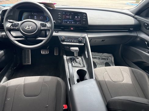 Used 2025 Hyundai Elantra Sport FWD image 10