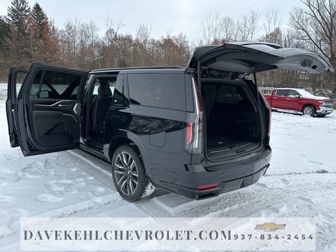 Used 2022 Cadillac Escalade ESV Sport w/ Touring Package image 36