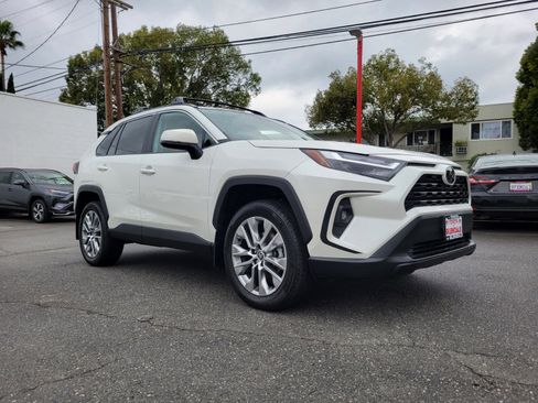 Certified 2022 Toyota RAV4 XLE Premium image 3