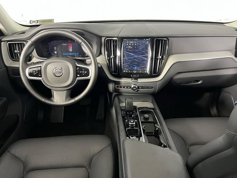Used 2025 Volvo XC60 B5 Plus image 13