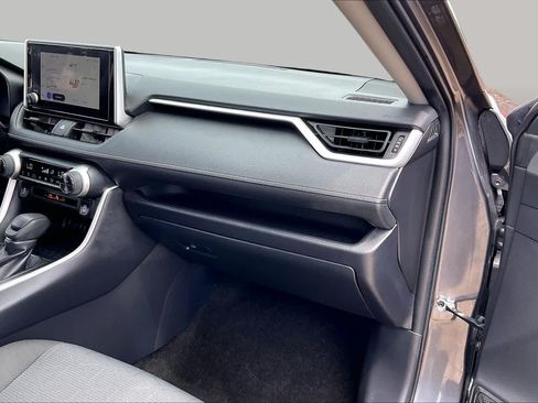 Used 2025 Toyota RAV4 XLE FWD image 17