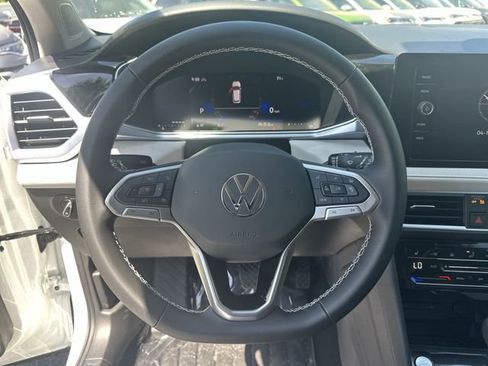 New 2026 Volkswagen Taos SE AWD/4WD image 16