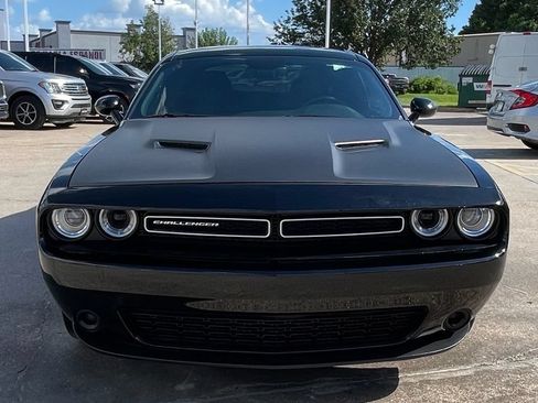 Used 2020 Dodge Challenger SXT RWD image 7