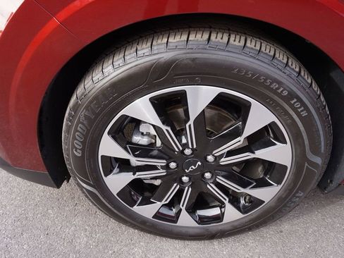 Used 2022 Kia Carnival EX image 14