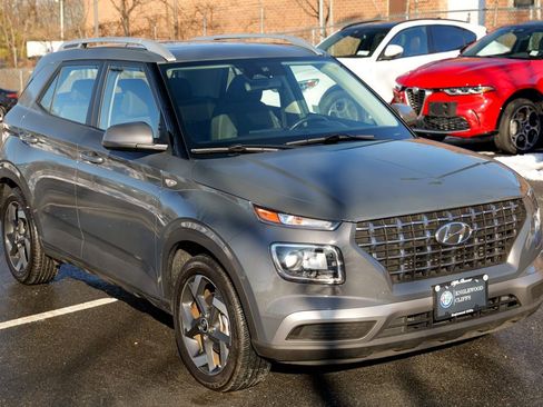 Used 2024 Hyundai Venue SEL image 9