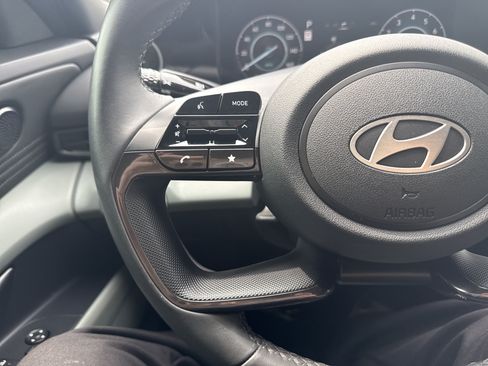 Used 2025 Hyundai Elantra Limited w/ Cargo Package FWD image 19