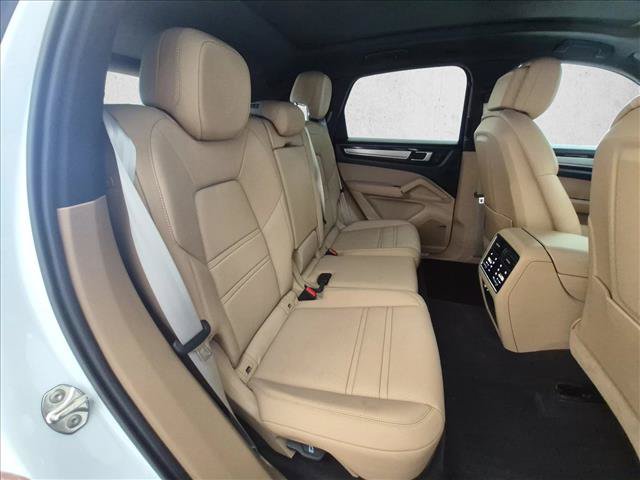 Used 2022 Porsche Cayenne Platinum Edition AWD/4WD image 24