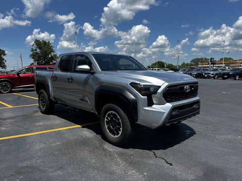 Used 2024 Toyota Tacoma TRD Off-Road AWD/4WD image 3