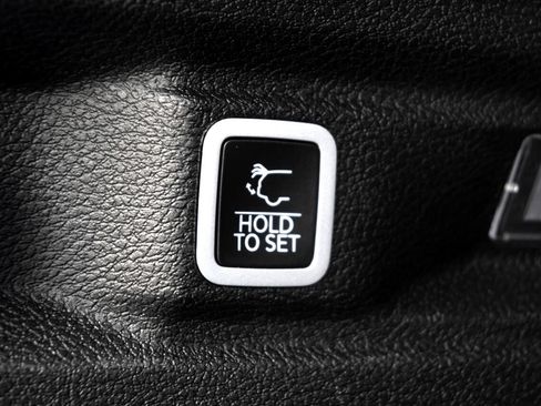 Used 2024 Jeep Grand Cherokee L Laredo image 20