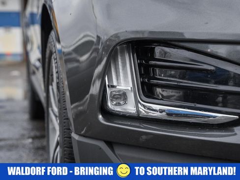 Used 2019 Ford Edge Titanium w/ Cold Weather Package image 14