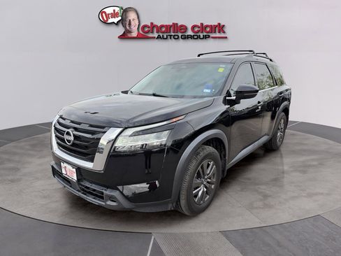 Used 2022 Nissan Pathfinder SV FWD image 1