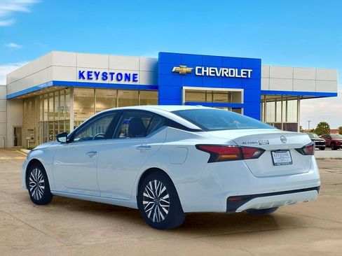 Used 2025 Nissan Altima 2.5 SV FWD image 5