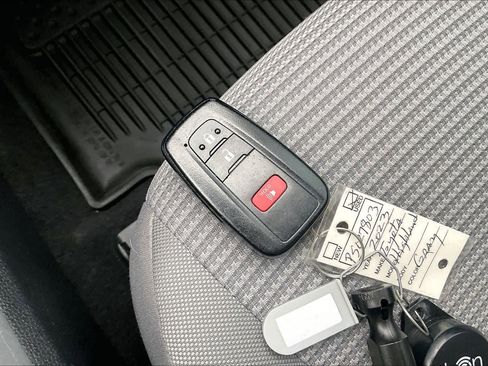 Used 2023 Toyota Highlander L image 14