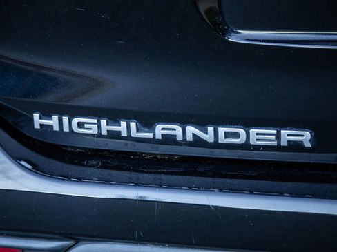 Used 2021 Toyota Highlander XLE image 17